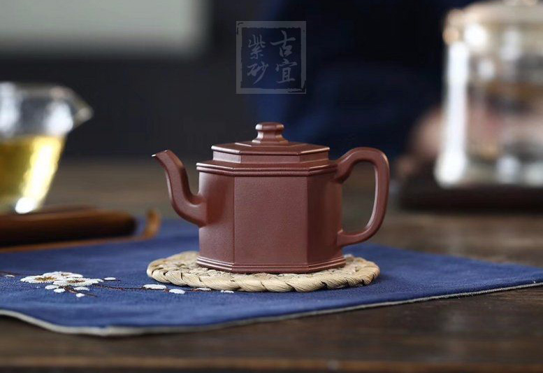 《小六方納?！? style=